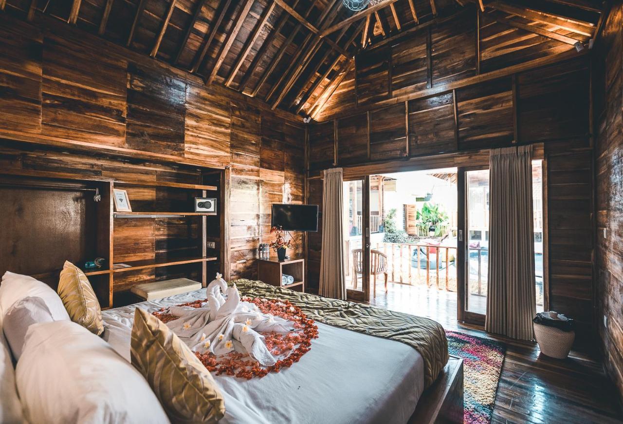 Ferienwohnung Ocho Bali Surf Camp Uluwatu Exterior foto